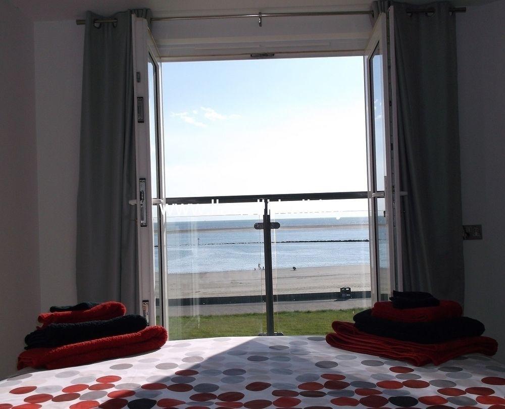 Awel Y Mor Apartment Ланели Екстериор снимка