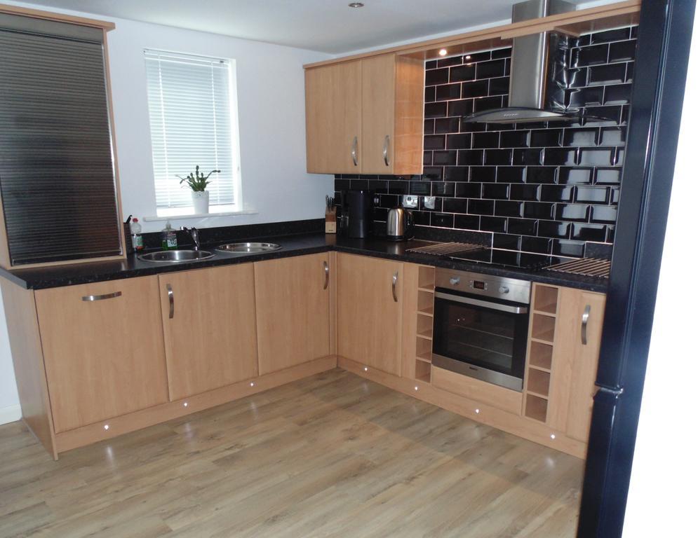 Awel Y Mor Apartment Ланели Екстериор снимка