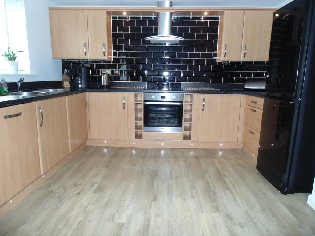 Awel Y Mor Apartment Ланели Екстериор снимка